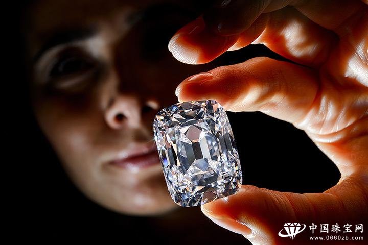 钻石遭遇价值危机？3万钻戒直降1万，珠宝公司钻饰收入集体下降